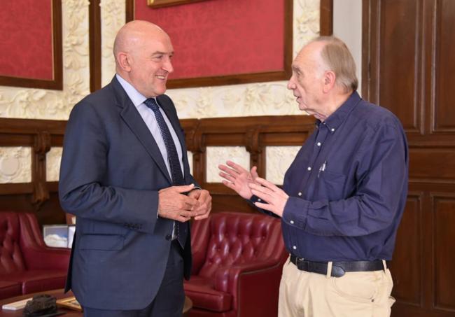 Jesús Julio Carnero, en su reunión de esta semana con el presidente de la Academia de Cine, Fernando Méndez-Leite.