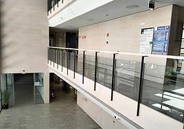 Interior del edificio de consultas externas.