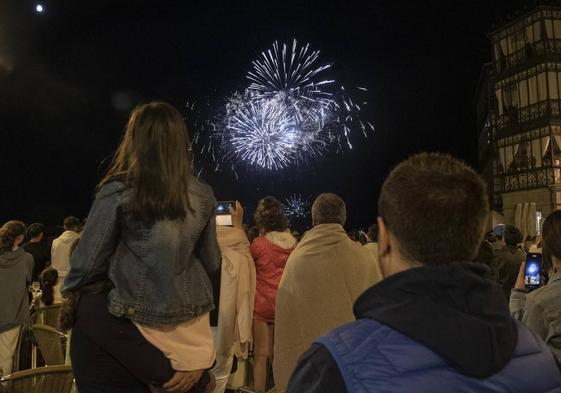 Fuegos artificiales en la noche de San Pedro.