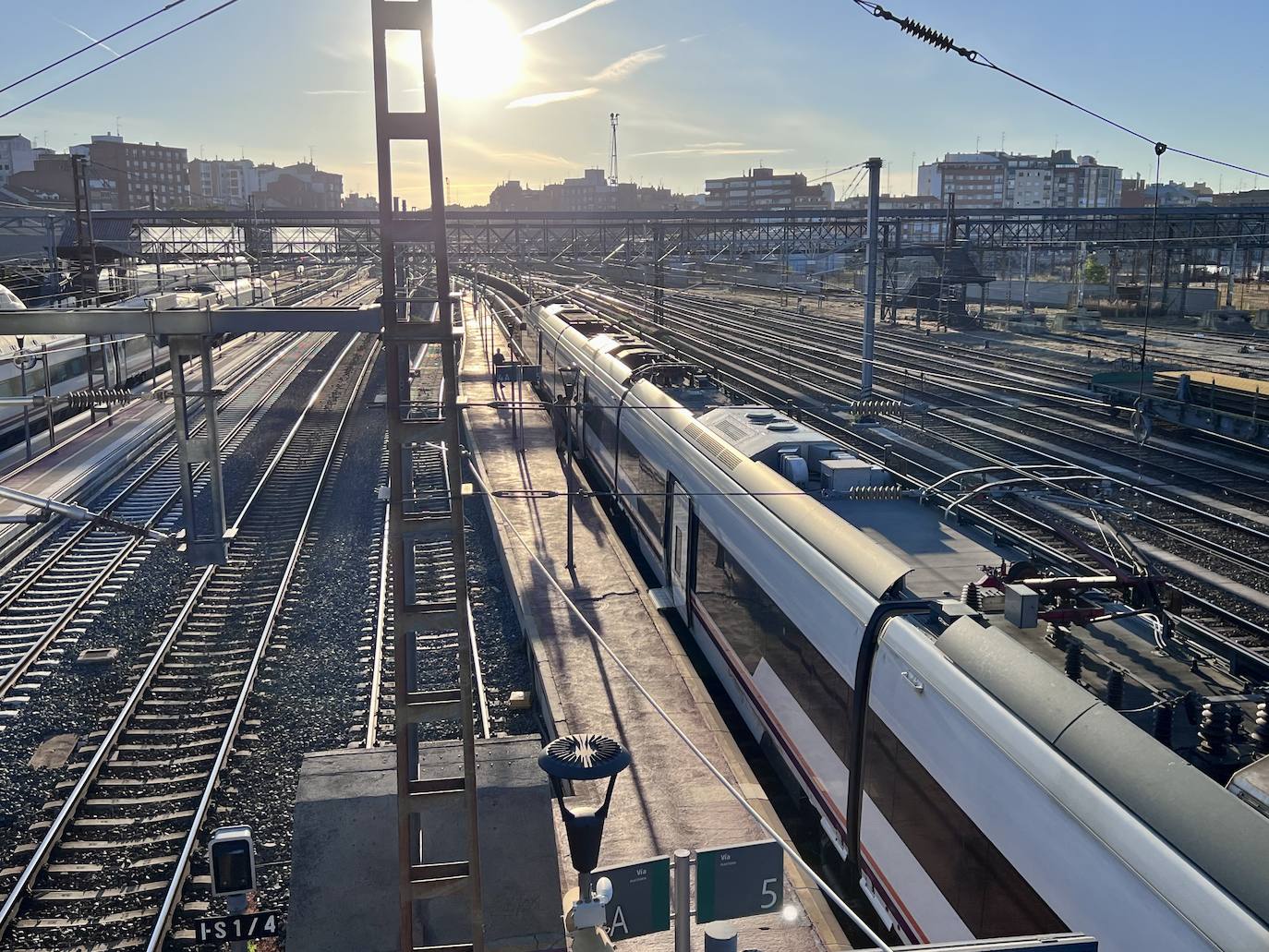 Salida del primer tren playero del veranro desde Valladolid