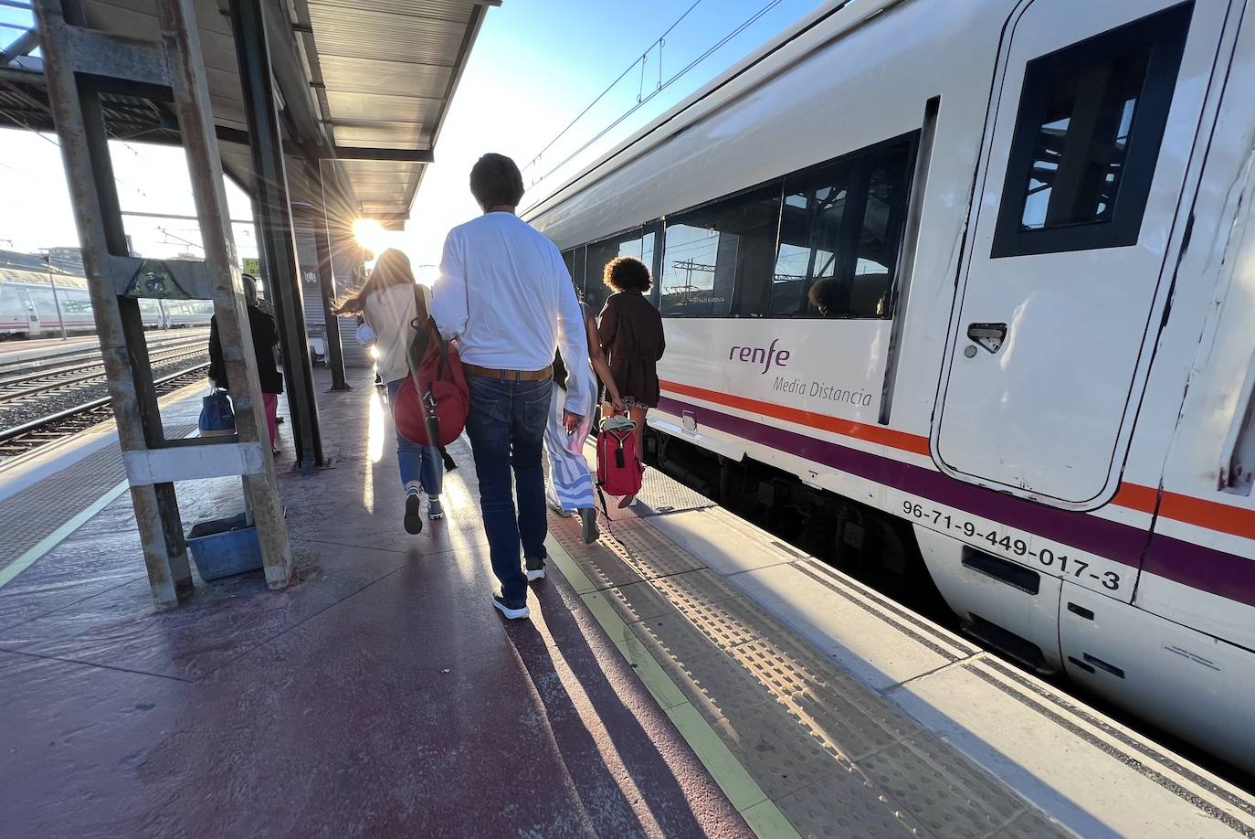 Salida del primer tren playero del veranro desde Valladolid