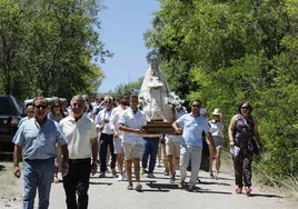 La romería llegando al paraje de la ermita de la Virgen del Olmar.