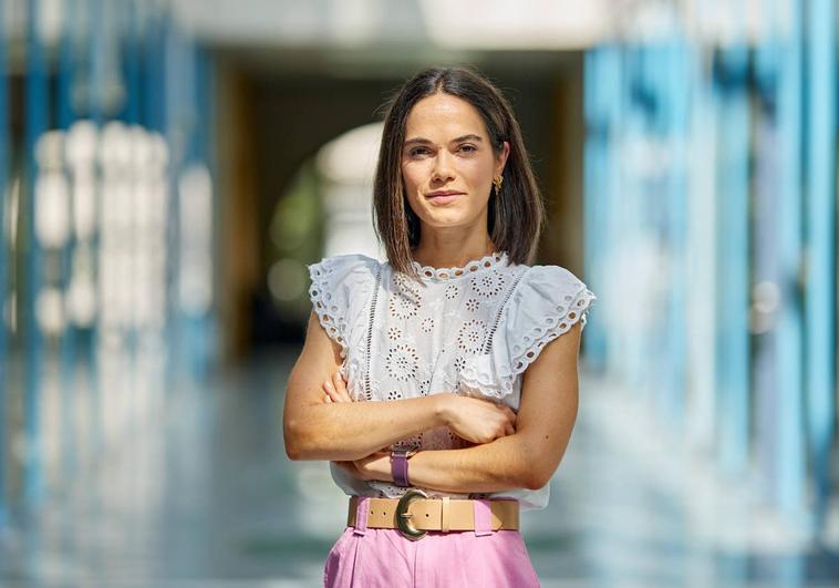 Paula Gordaliza, investigadora en IA, en el Campus de la Universidad Pública de Navarra.