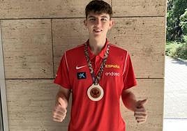 Sergio de Larrea, con su medalla de oro.