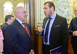 Jesús Julio Carnero y Óscar Puente, el día de la constitución del Ayuntamiento de Valladolid.