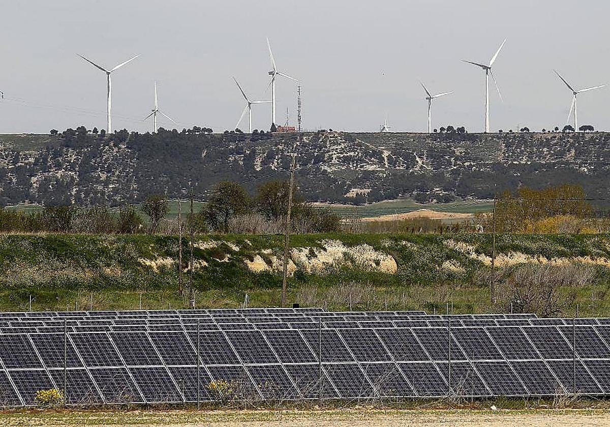 Plantas fotovoltaicas y eólicas en la zona de Ampudia.