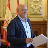 Carnero insiste en bajar impuestos pese a la «complicada» situación económica del Ayuntamiento