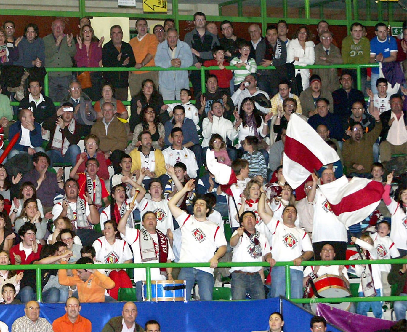 Afición de Caja Segovia en el Pabellón Pedro Delgado