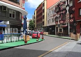 Una terraza covid en el barrio de La Puebla.