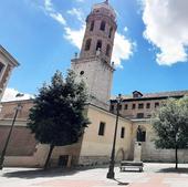 Un paseo por la historia en torno a la plaza del Salvador