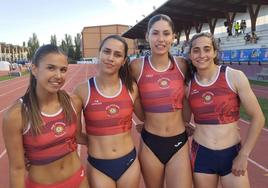El relevo 4x100 campeón de Castilla y León formado por Lucía Sánchez, Inés Panadero, Alba Barrientos y Nerea del Río.
