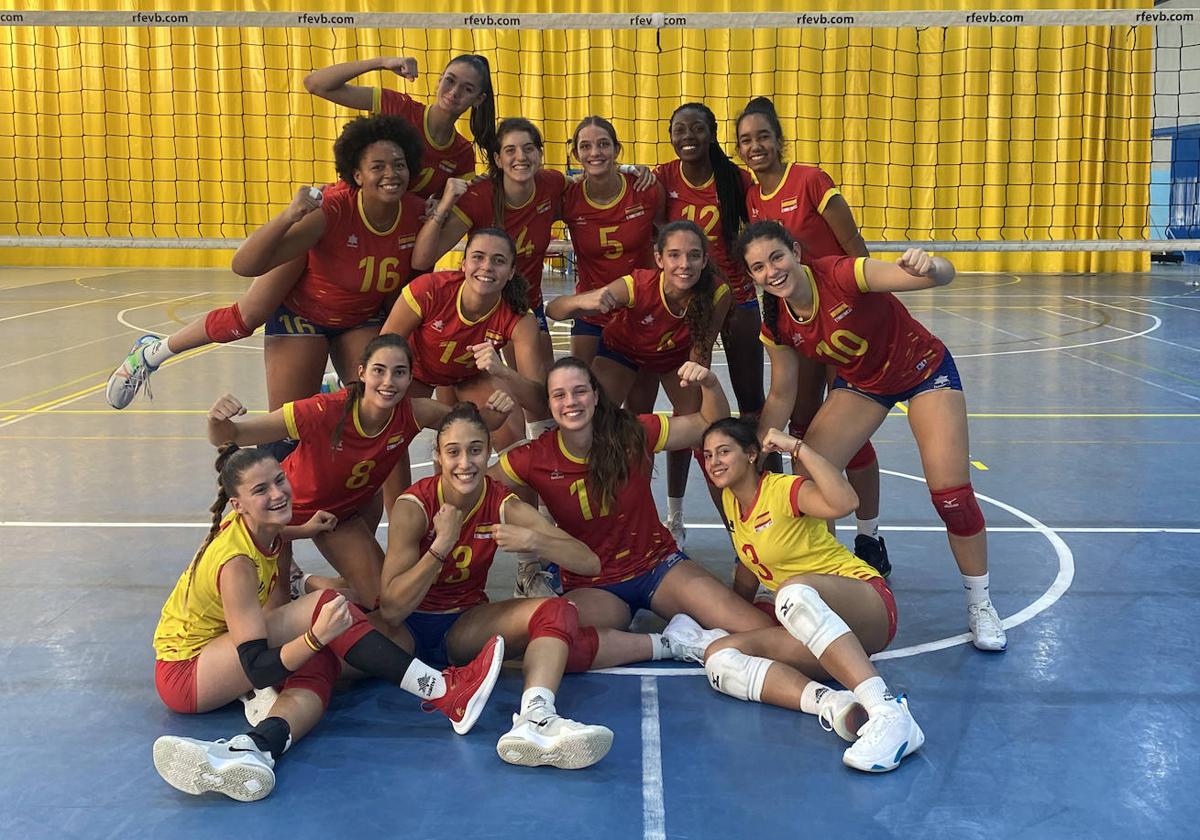 Las jugadores de la selección española sub-19 de voleibol.