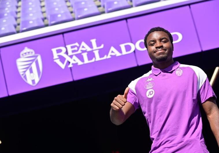 Enzo Boyomo, durante su presentación oficial de este miércoles como nuevo jugador del Real Valladolid