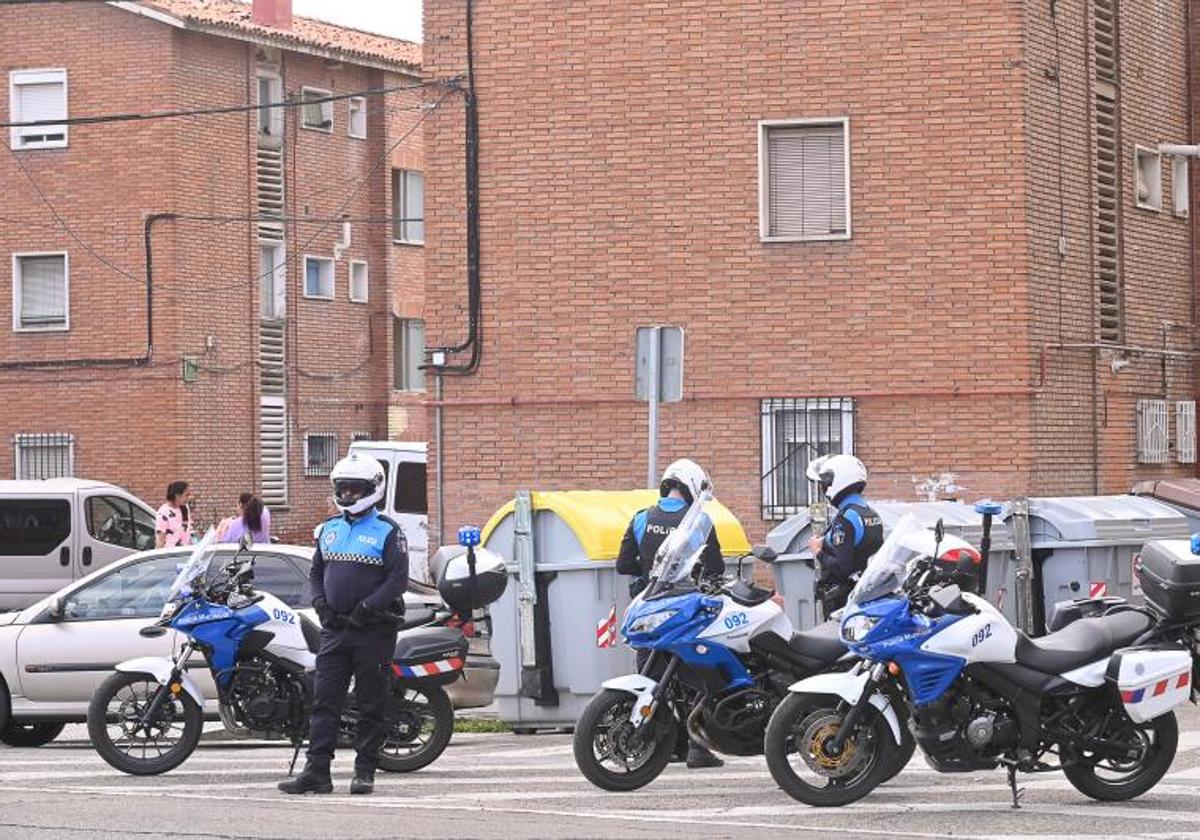 Policías locales en Las Viudas.