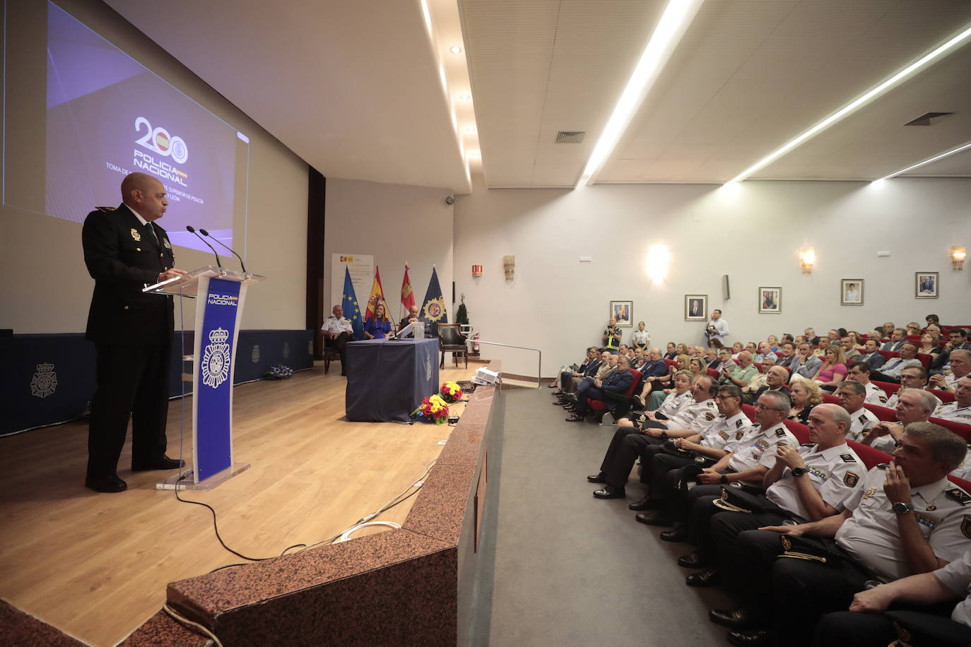 Juan Carlos Hernández toma posesión del cargo de jefe superior de Policía