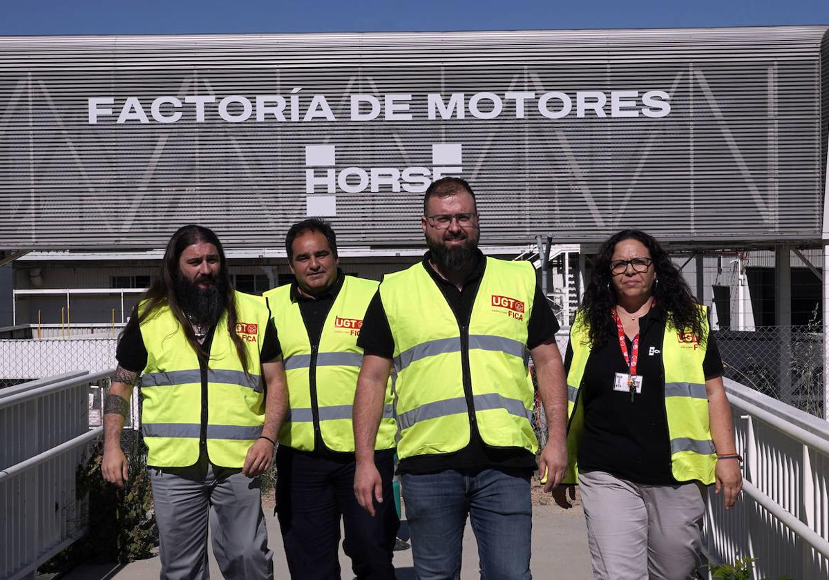 El secretario general de UGT Horse en Valladolid, Iván de la Fuente, junto a la Factoría de Motores Horse.