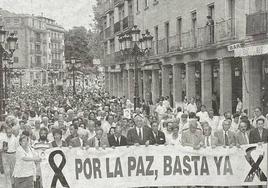Cabeza de la manifestación, a la altura de la entonces avenida Fernández Ladreda, la tarde del 14 de julio de 1997.