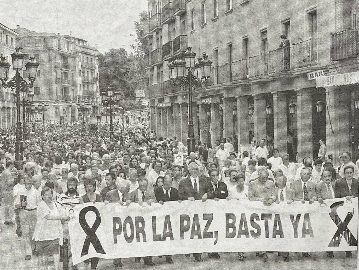 Cabeza de la manifestación, a la altura de la entonces avenida Fernández Ladreda, la tarde del 14 de julio de 1997.