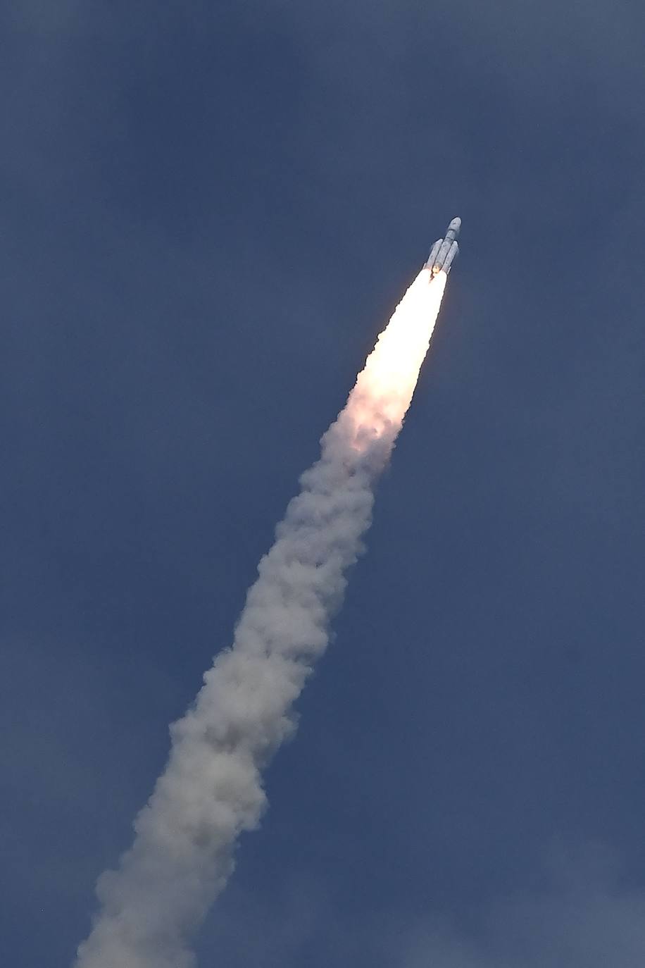 El cohete despega del Centro Espacial Satish Dhawan en Sriharikota.