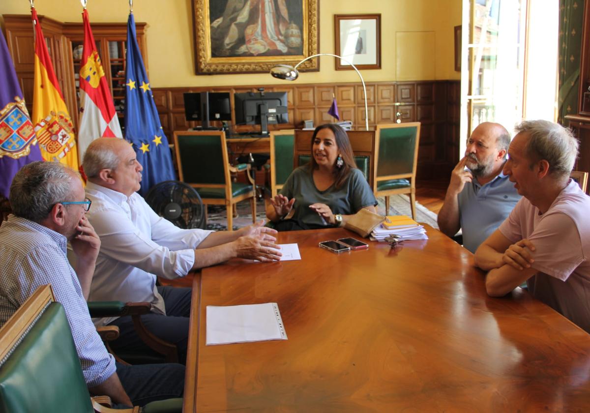 Reunión del Ayuntamiento con el Zunder Palencia.