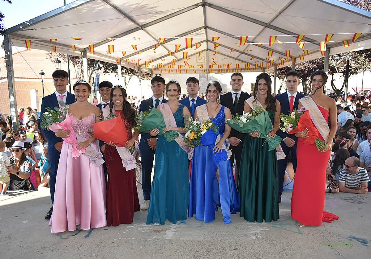 Las reinas de las fiestas de Cigales y sus acompañantes