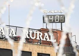 El termómetro de la plaza de Zorrilla marca cuarenta grados el pasado verano.