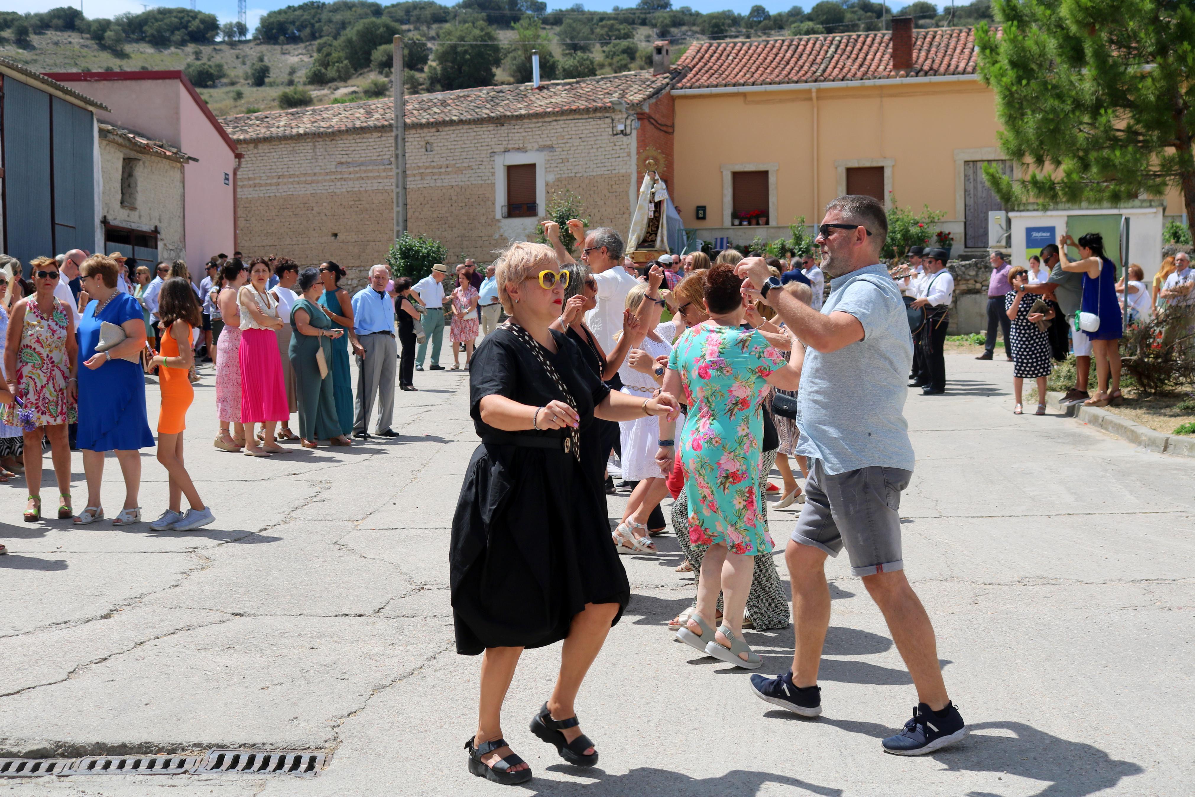 Cevico Navero se rinde a la Virgen del Carmen