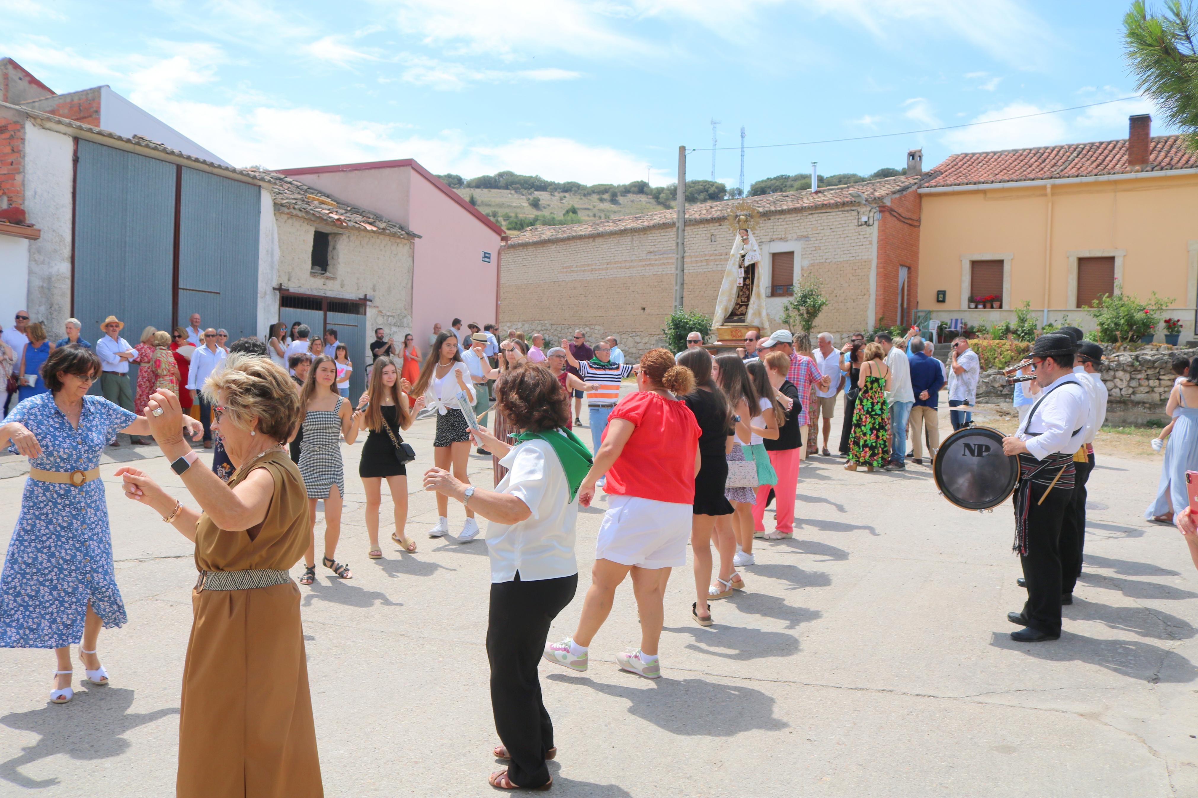 Cevico Navero se rinde a la Virgen del Carmen