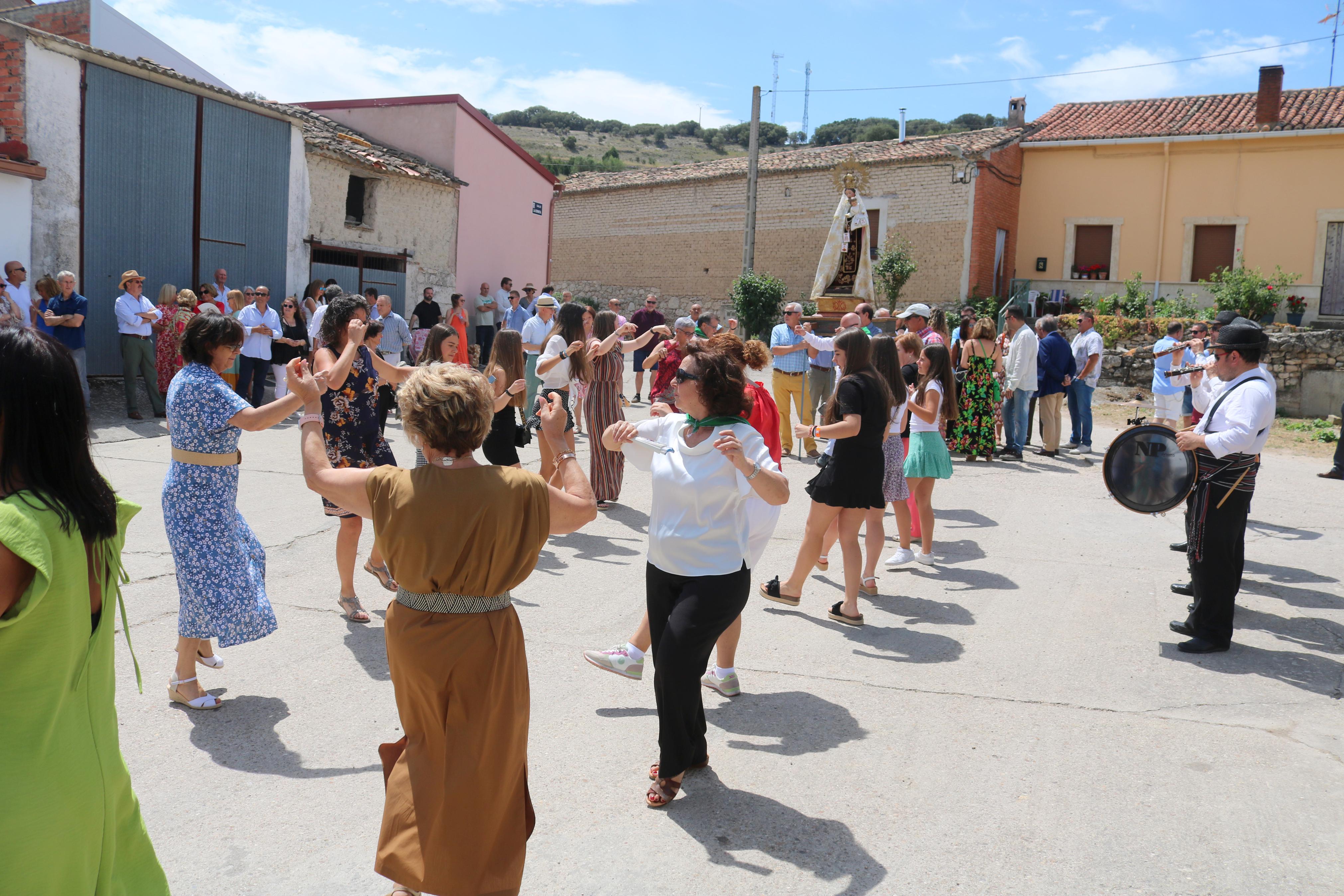 Cevico Navero se rinde a la Virgen del Carmen