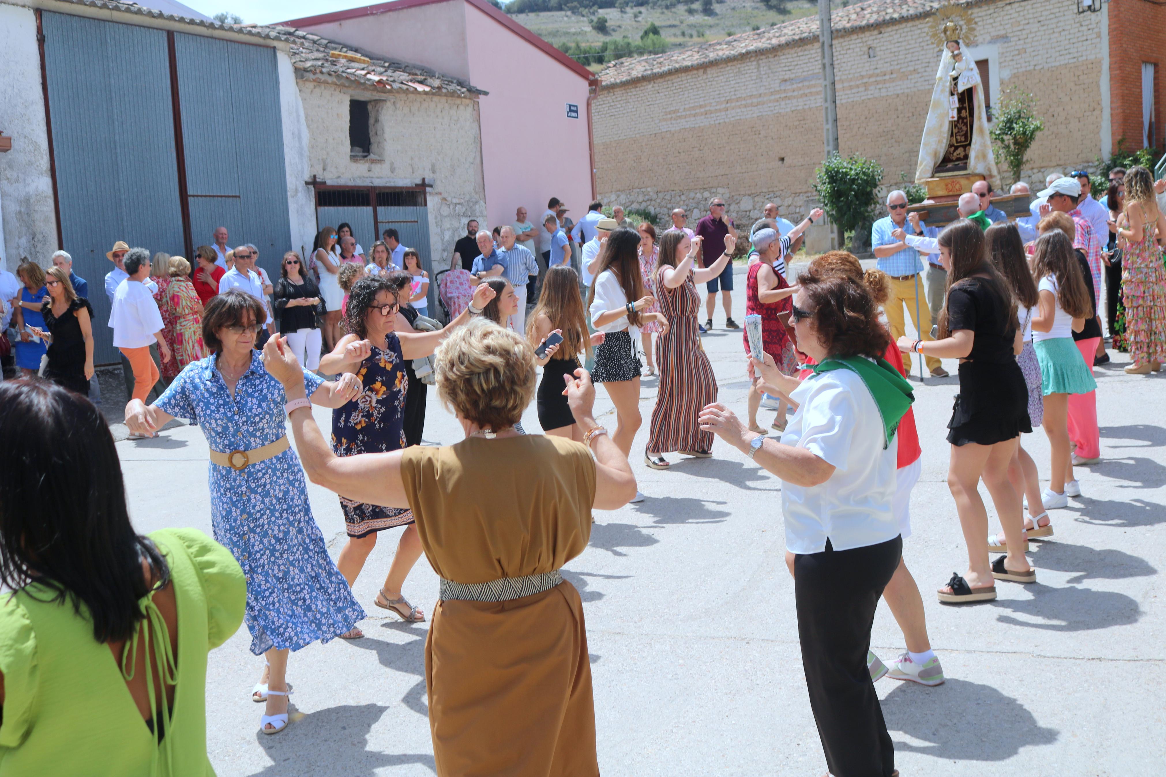 Cevico Navero se rinde a la Virgen del Carmen