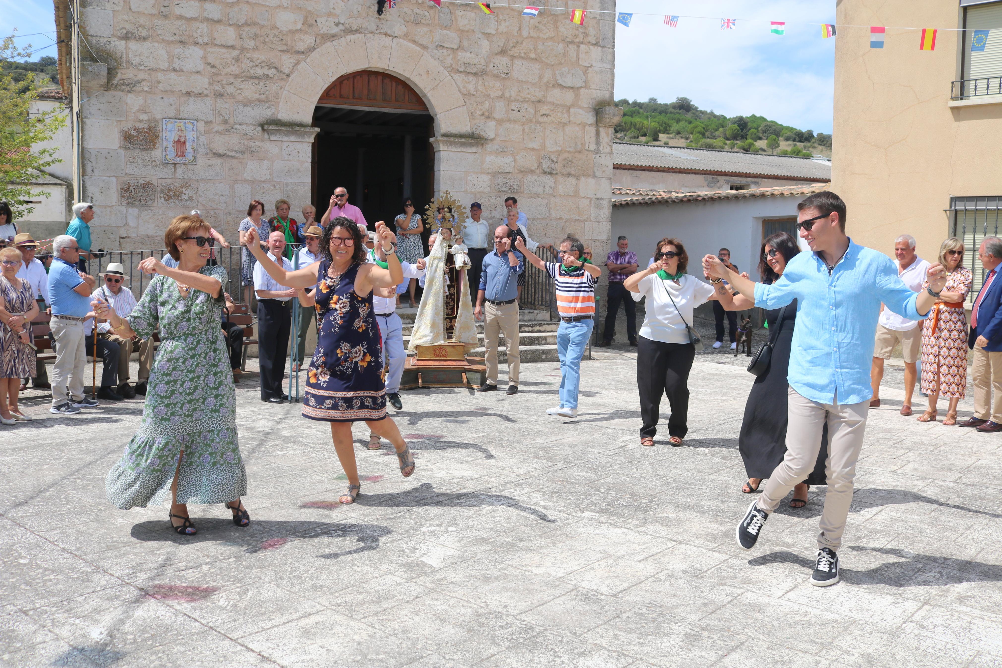 Cevico Navero se rinde a la Virgen del Carmen