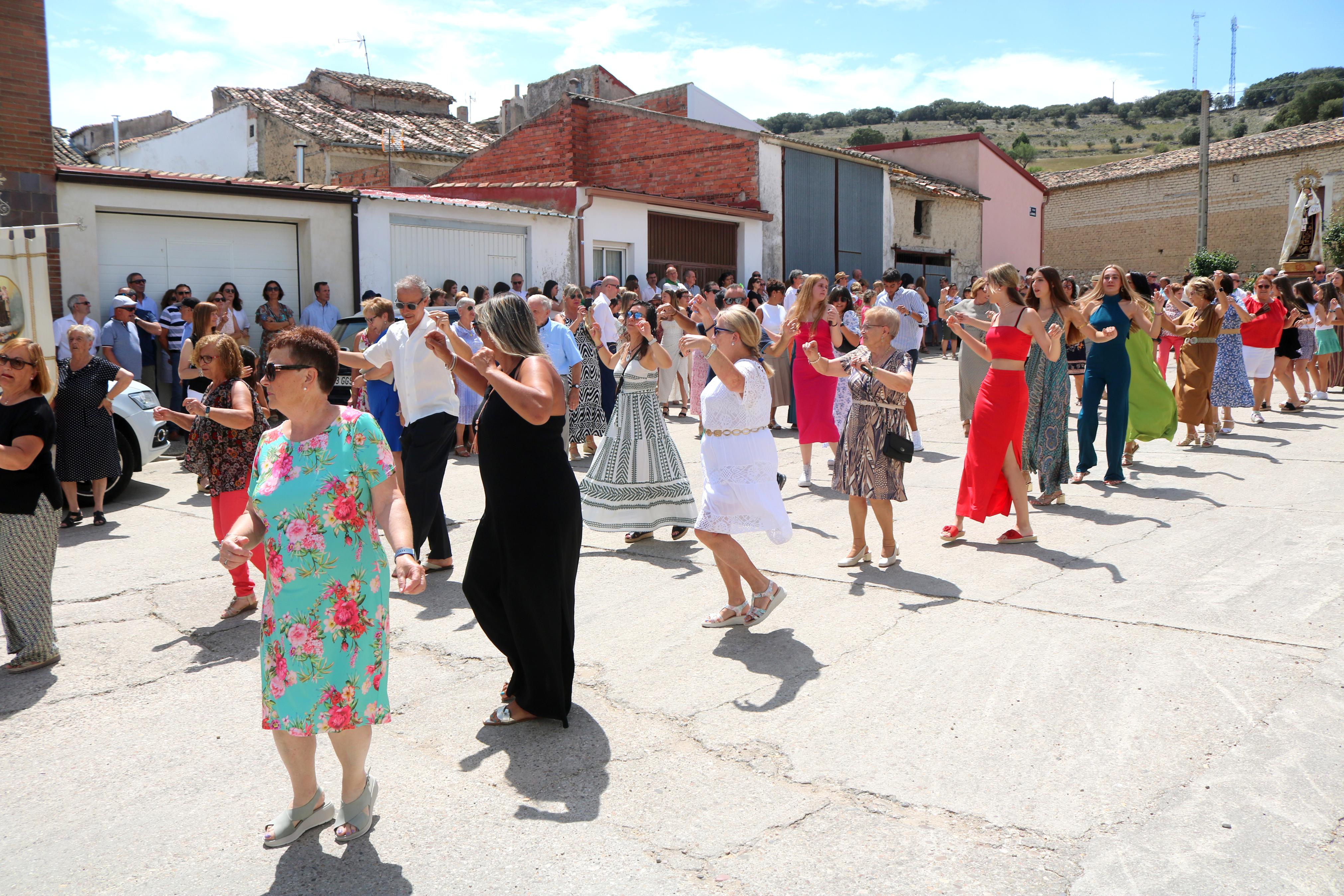 Cevico Navero se rinde a la Virgen del Carmen
