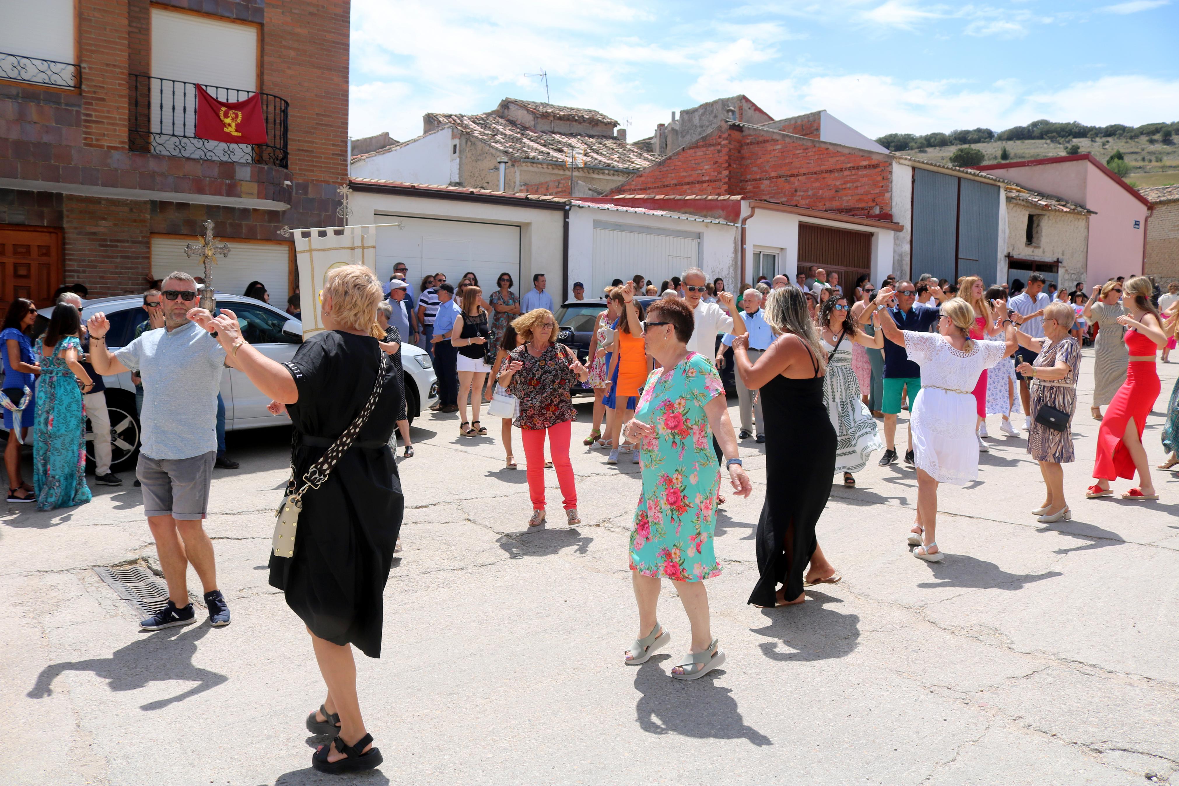 Cevico Navero se rinde a la Virgen del Carmen