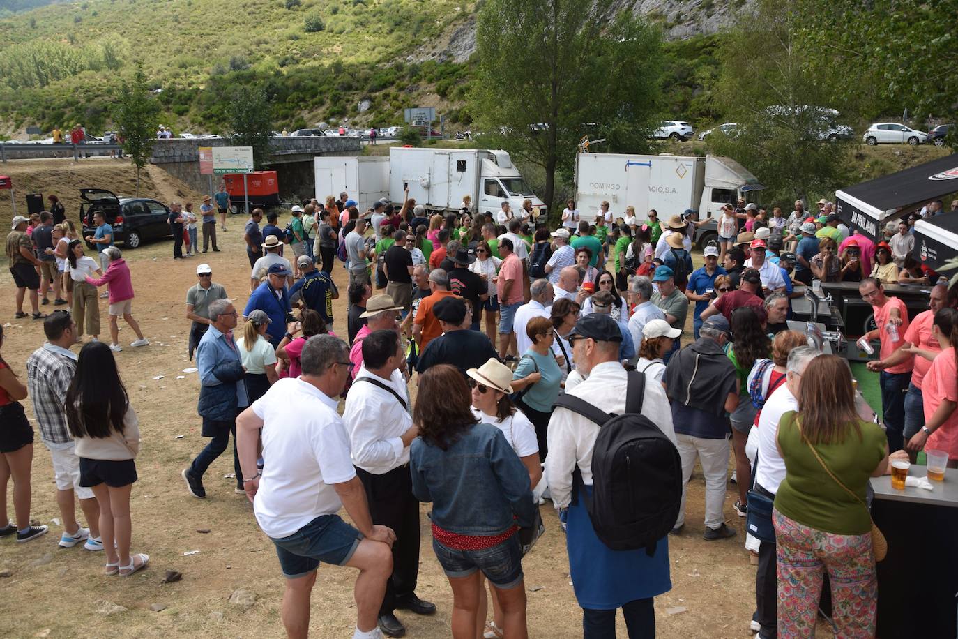 27 calderetas con 480 kilos de carne en Puente Agudín