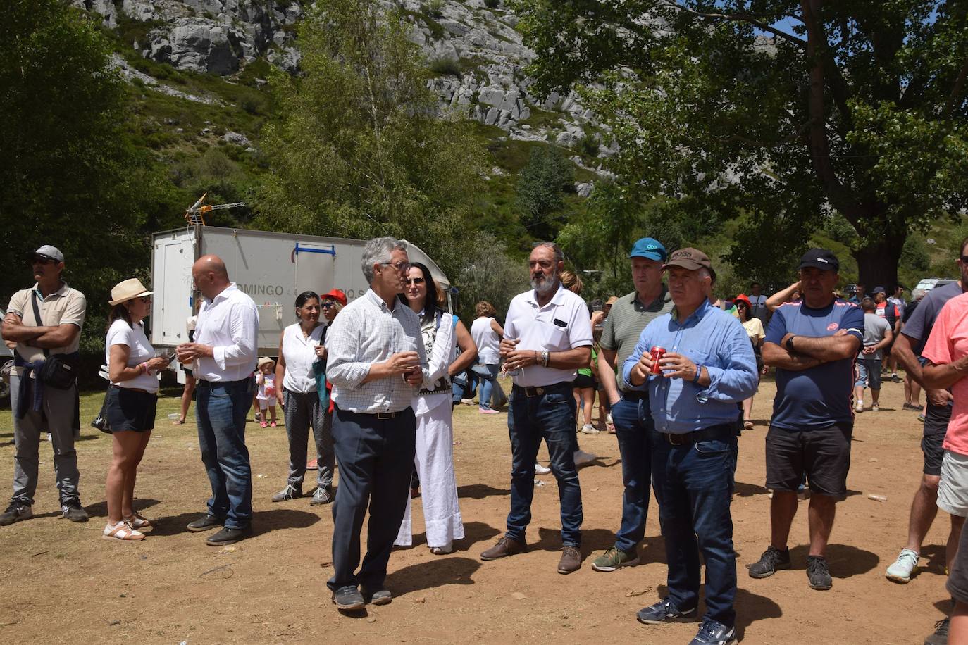 27 calderetas con 480 kilos de carne en Puente Agudín