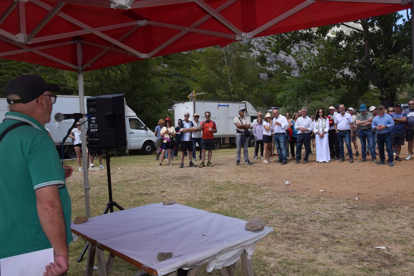 27 calderetas con 480 kilos de carne en Puente Agudín