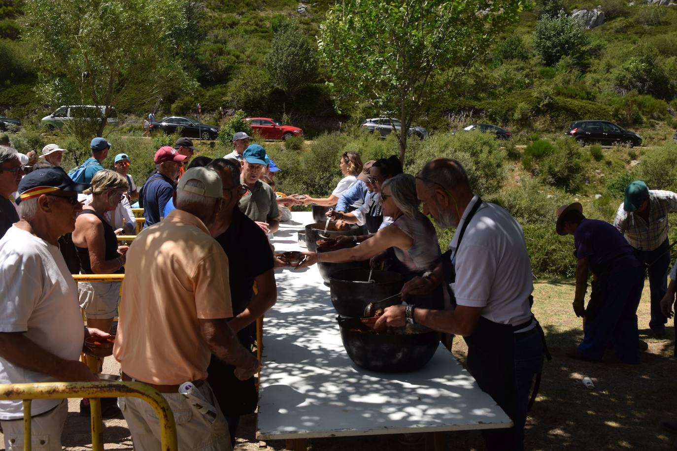 27 calderetas con 480 kilos de carne en Puente Agudín