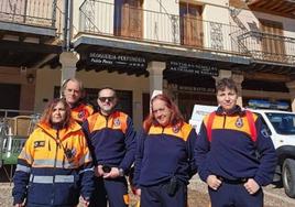 Marisol Barreno (segunda por la izquierda), junto a sus compañeros de Protección Civil El Espinar.