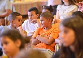 Recibimiento de niños saharauis en el Ayuntamiento de Valladolid, en imágenes
