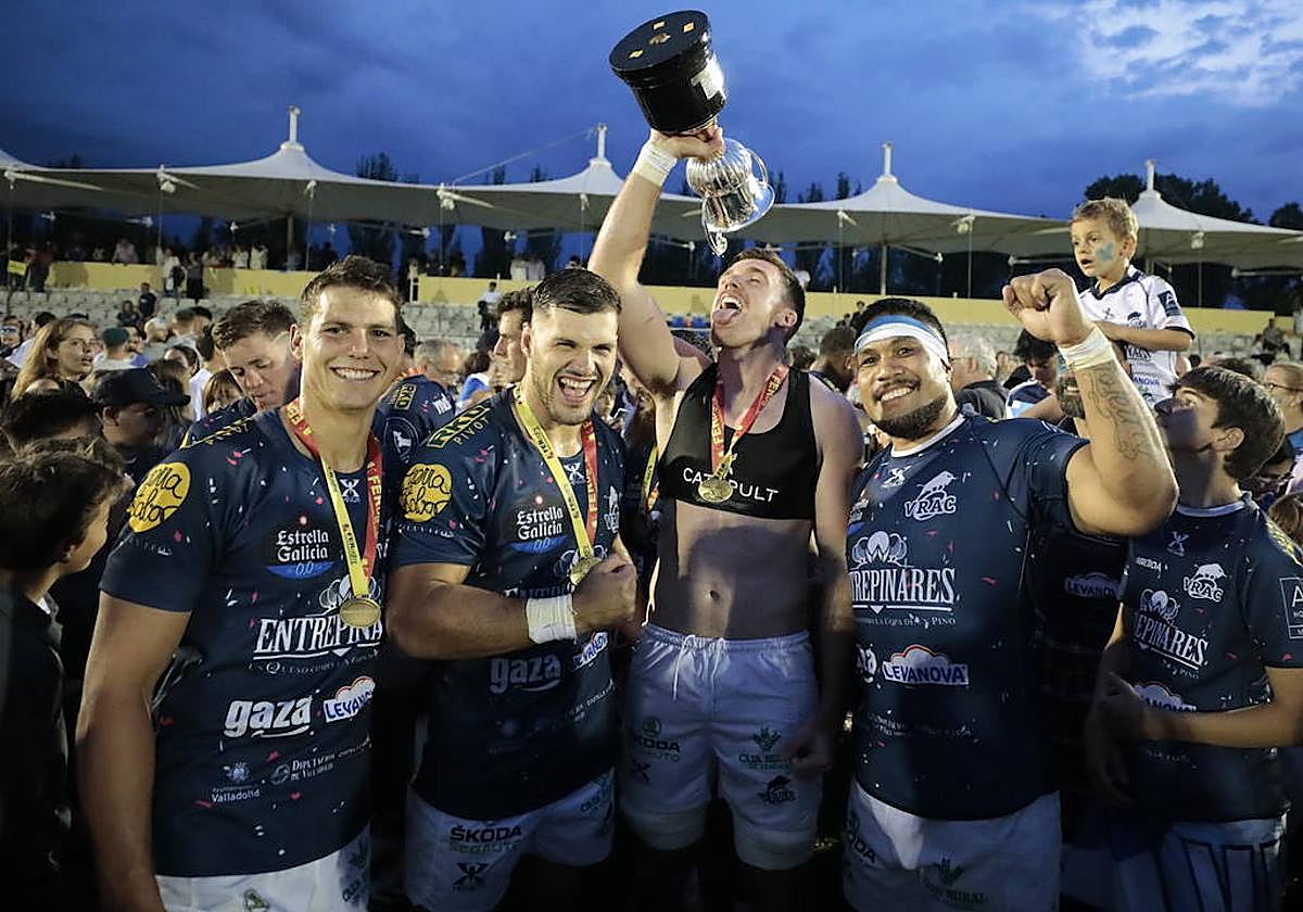 Los jugadores del VRAC celebran su último título liguero.