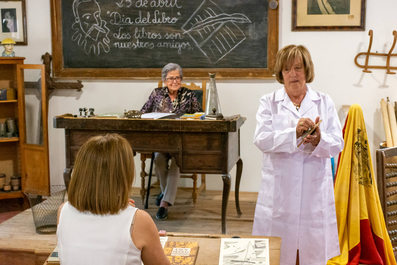 Fuentes de Valdepero viaja en el tiempo hasta la escuela del pasado