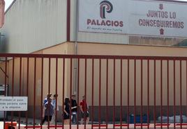 Exterior, este jueves, de la planta del grupo Palacios en San Martín y Mudrián, Segovia.