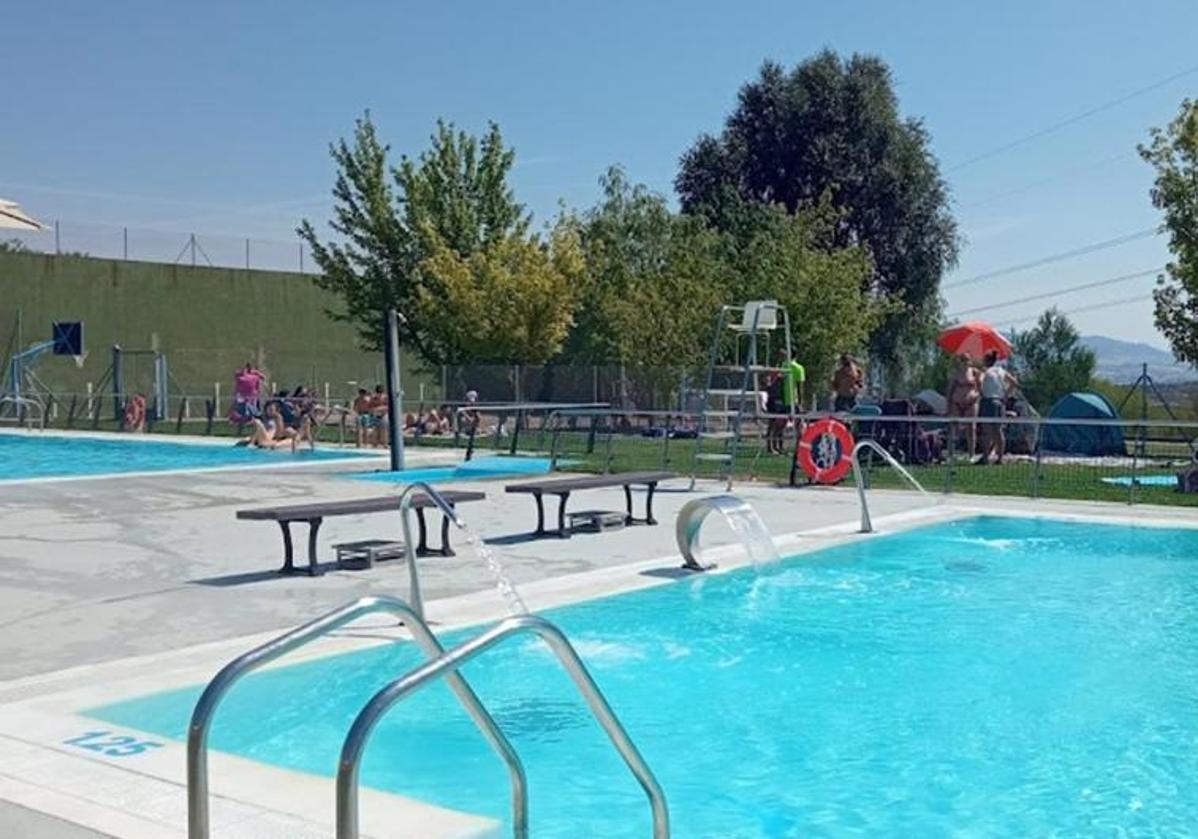 Imagen de archivo de las piscinas de Poza de la Sal, que ayer estaban cerradas en señal de luto.