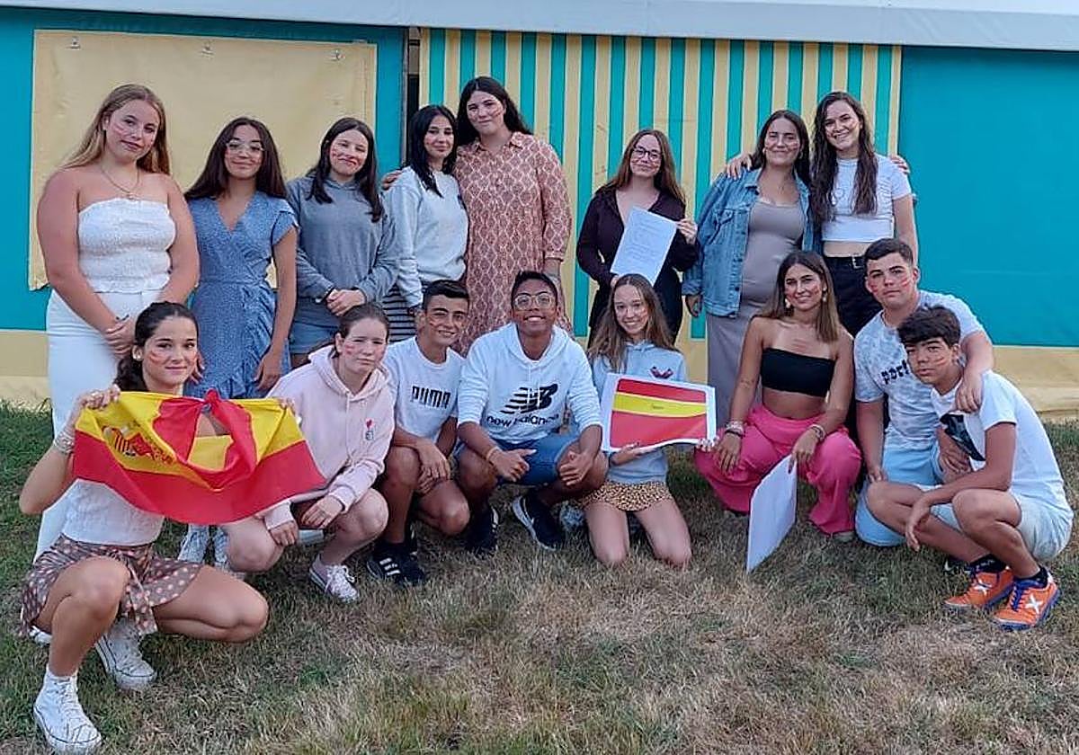 Jóvenes de Pedrajas de San Esteban y otros compañeros que participan en el intercambio.