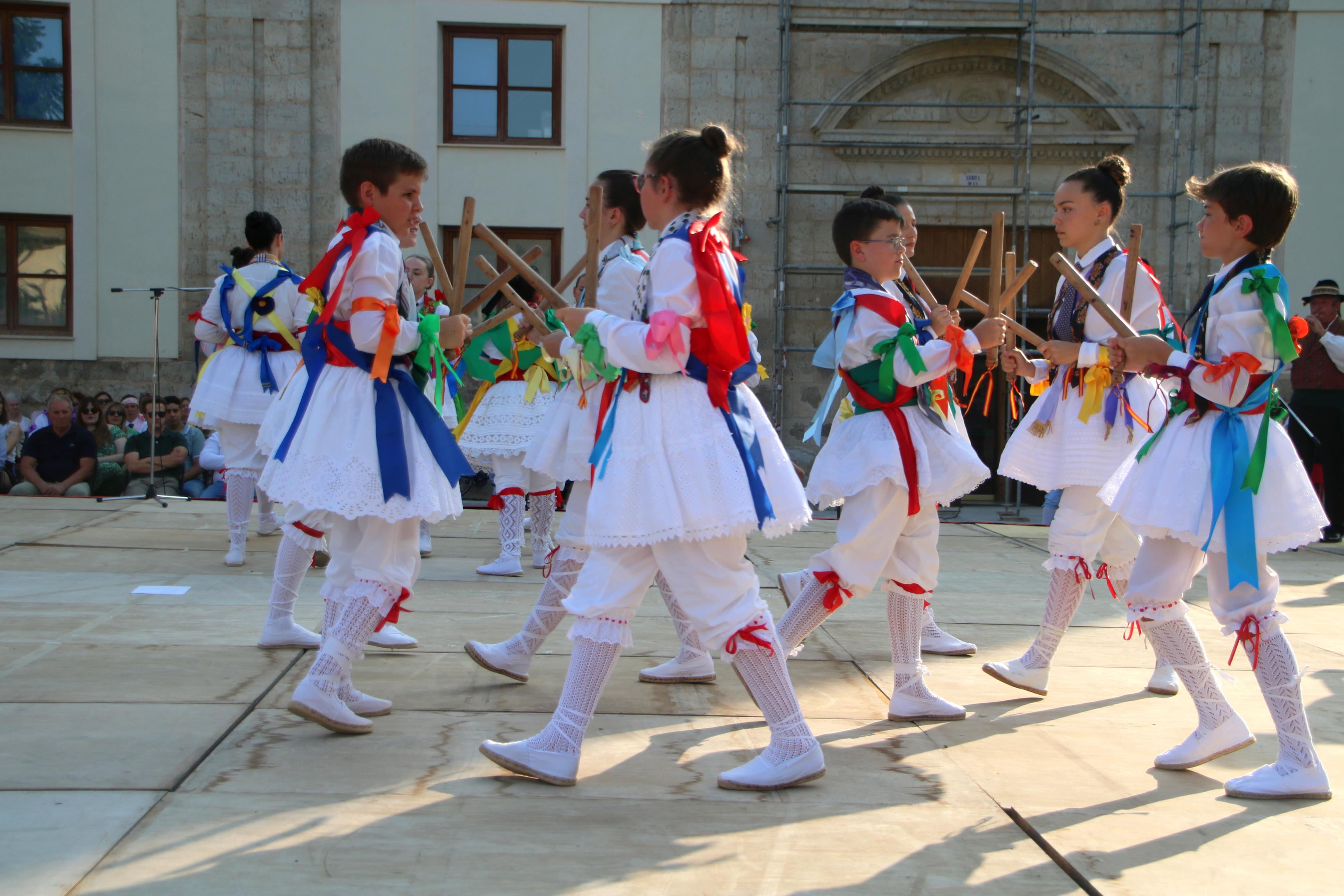 Cita con la Danza y el Paloteo en Ampudia