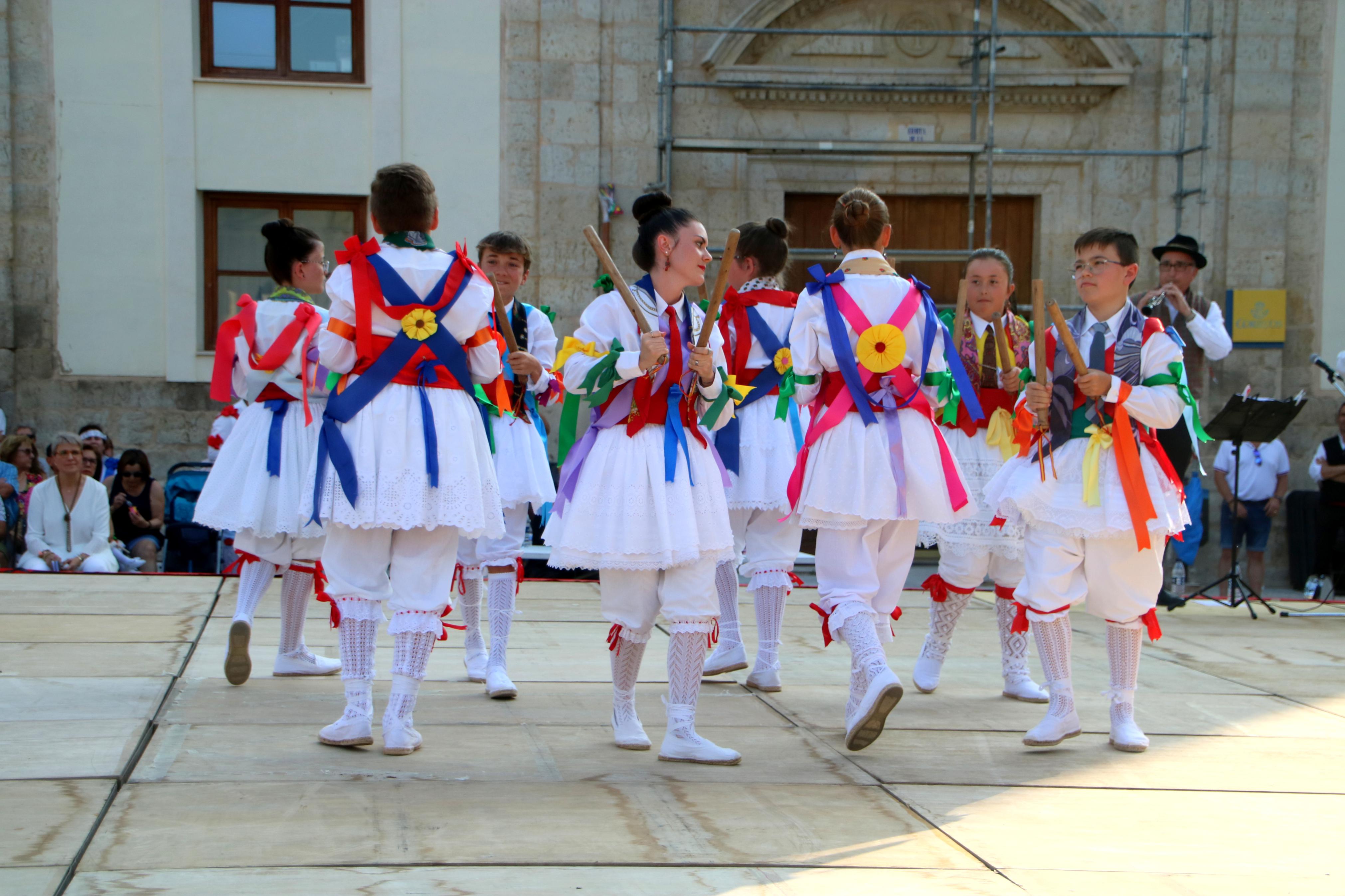 Cita con la Danza y el Paloteo en Ampudia