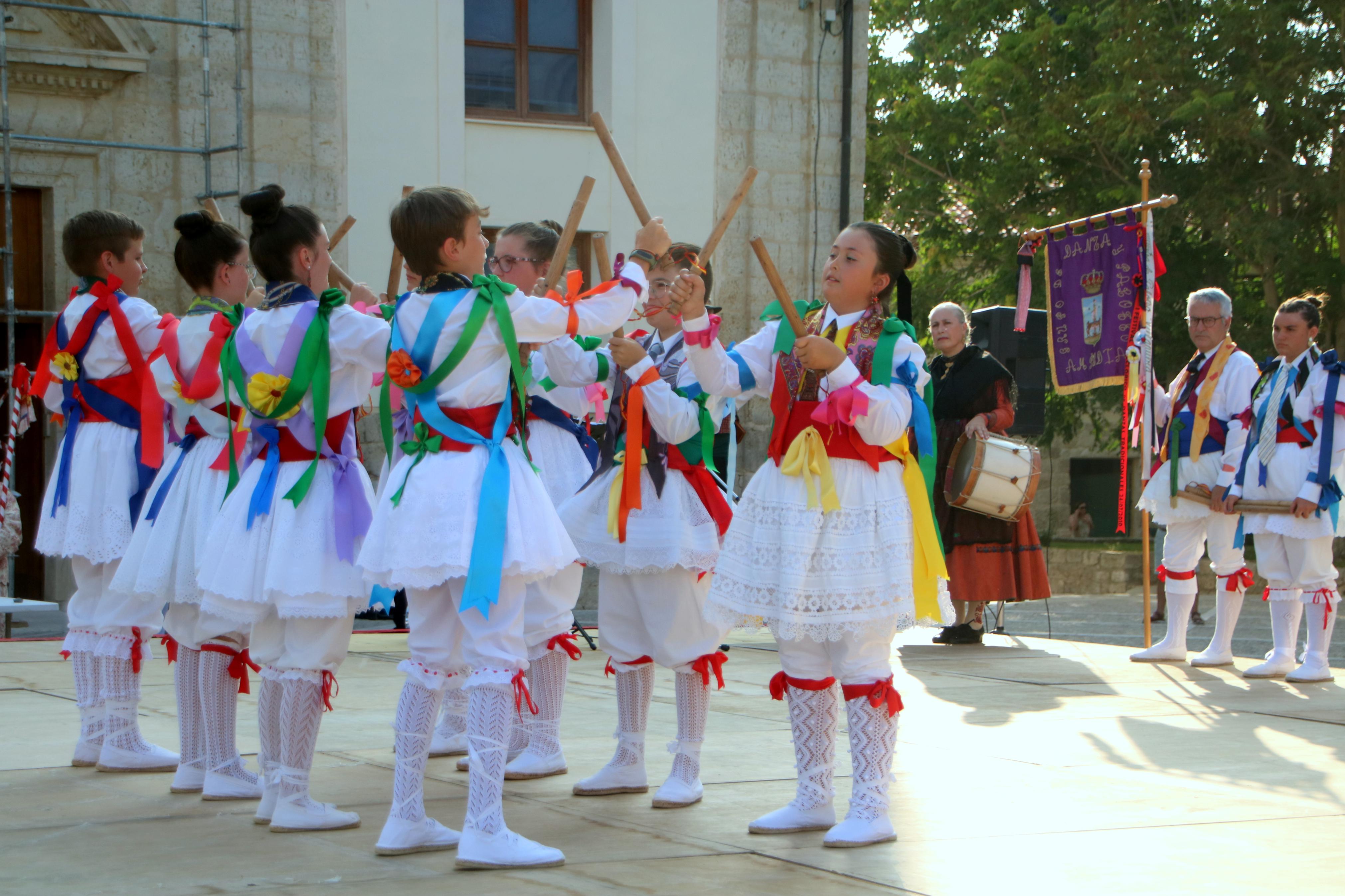 Cita con la Danza y el Paloteo en Ampudia