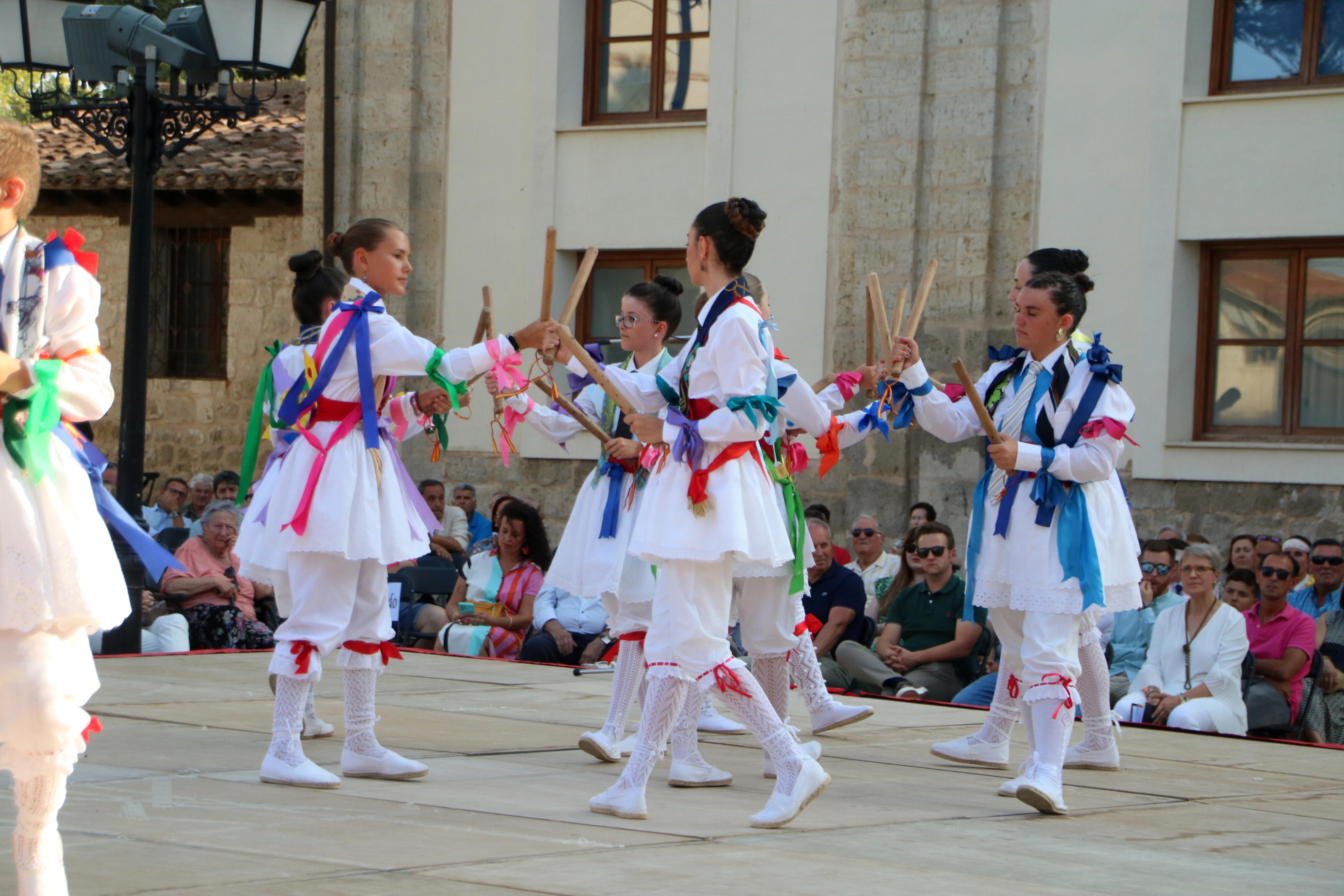 Cita con la Danza y el Paloteo en Ampudia