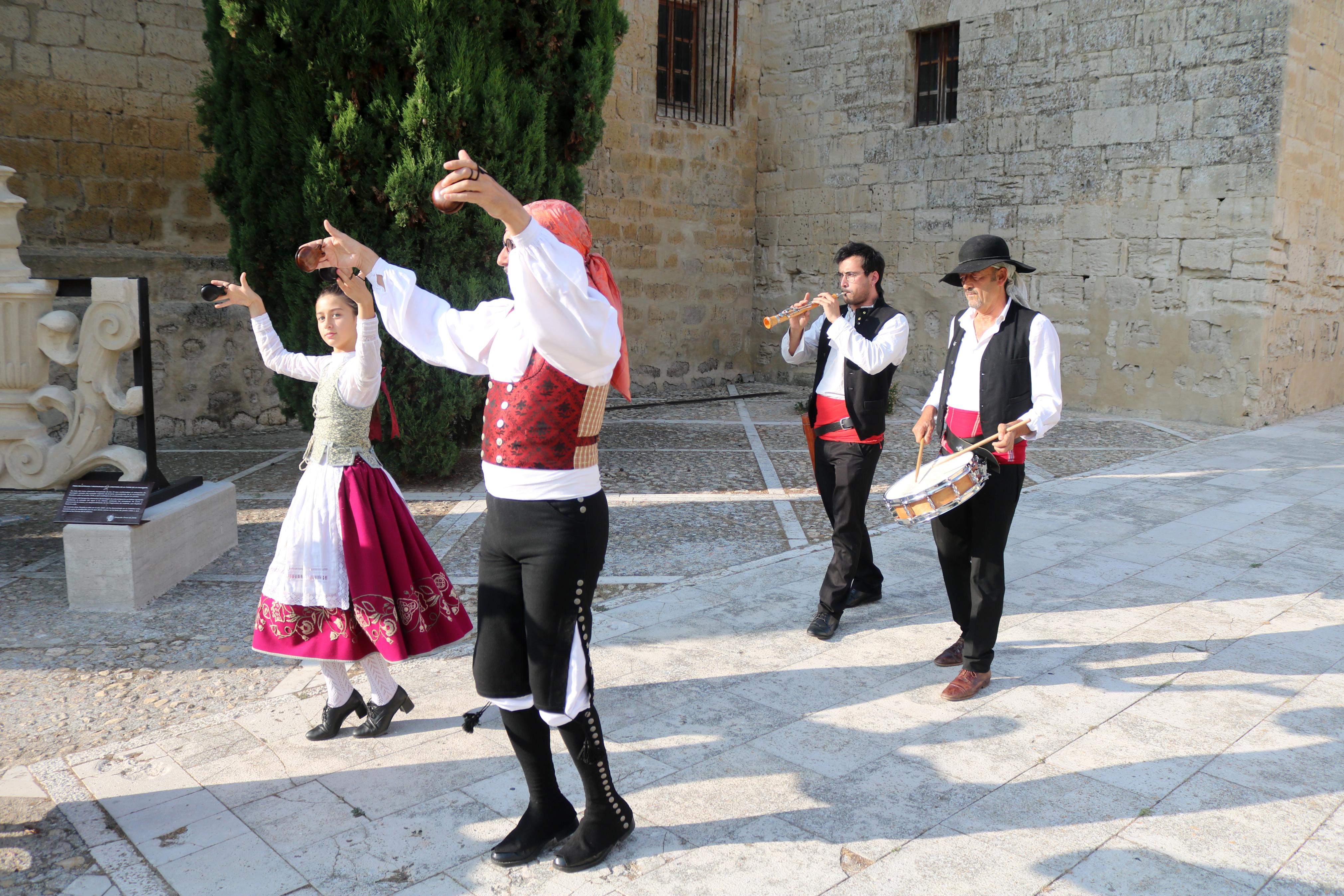 Cita con la Danza y el Paloteo en Ampudia