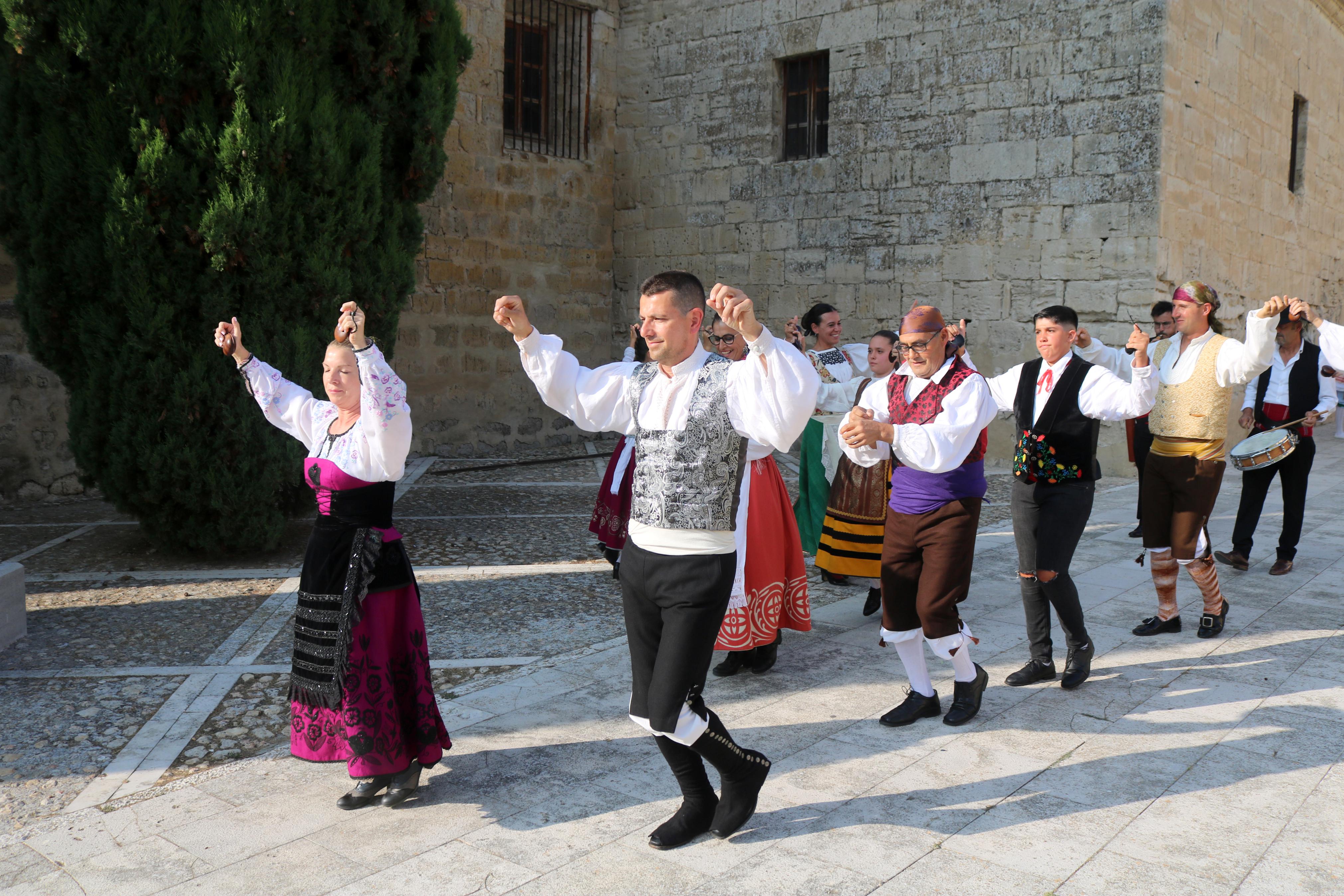 Cita con la Danza y el Paloteo en Ampudia